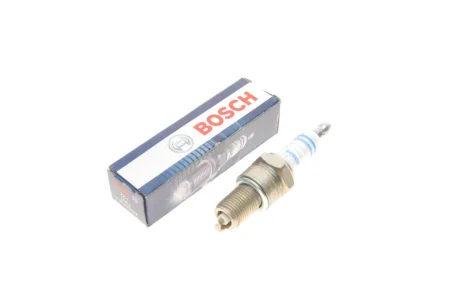 Свічка запалювання VW Caddy/Golf/Passat 1.6 -92/Audi 80/100 1.3-1.8 -87/Chevrolet Aveo 1.2 04-08 0 242 229 687 BOSCH 0-242-229-687