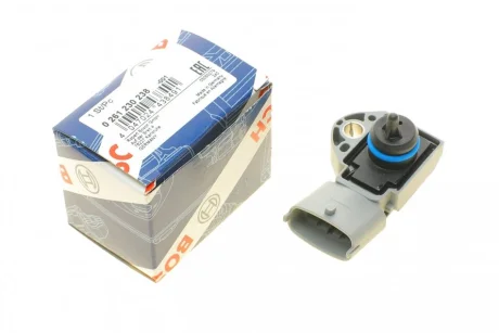 Датчик тиску палива Ford Focus 2.5 09-11/Volvo C30/S40/V40/V70 2.5 04- 0 261 230 238 BOSCH 0-261-230-238