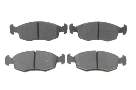 Колодки гальмівні (передні) Ford Escort IV-VI 83-02/Sierra 82-95/Scorpio 85-94/Granada II 77-85 0 986 469 070 BOSCH 0-986-469-070