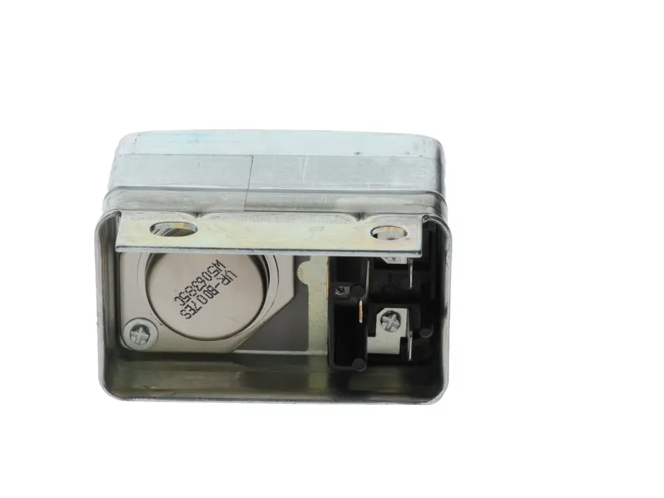 Реле генератора (12V) Opel Kadett/VW T2 1.1-2.0 -79 F 026 T02 230 BOSCH F-026-T02-230 (фото 1)