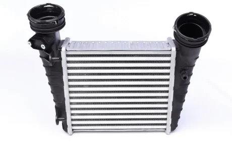 Радіатор інтеркулера VW Passat 1.8 00-05 MAHLE CI 346 000S MAHLE / KNECHT CI-346-000S