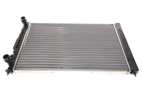 Радіатор охолодження Audi A6/VW Passat 1.9TDI 97- (МКПП) (632x385x32) MAHLE CR 647 000S MAHLE / KNECHT CR-647-000S