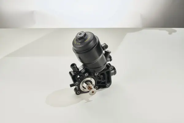 Корпус фільтра масляного VW Touareg/Audi Q7 3.0 TDI 07-18 (з термостатом) MAHLE OF 181/14 MAHLE / KNECHT OF-181-14 (фото 1)