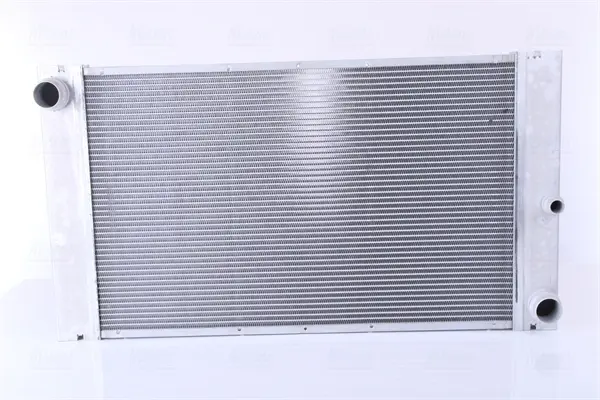 Радіатор охолодження BMW 5 E60-E61/BMW 7 E65-E66-E67-E68 (вир-во Nissens) NISSENS 60762 (фото 1)