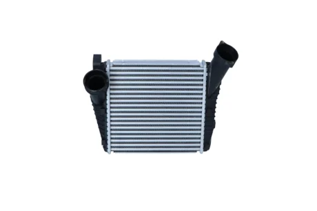 Радіатор інтеркулера Audi Q7/Porsche Cayenne 4.2TDI/S4.5 02-18 NRF 30293