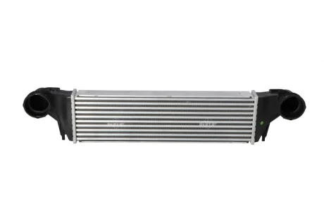 Радіатор інтеркулера BMW X5 (E53) 3.0D 03-06 NRF 30323