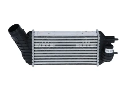 Радіатор інтеркулера Citroen C4/DS4/Peugeot 308/3008 2.0 HDI 07- NRF 30462