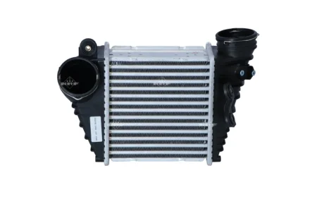 Радіатор інтеркулера VW Golf 1.9TDI -03 NRF 30838