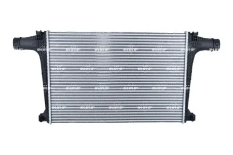 Радіатор інтеркулера Audi Q7/Q8/VW Touareg 17- NRF 309127