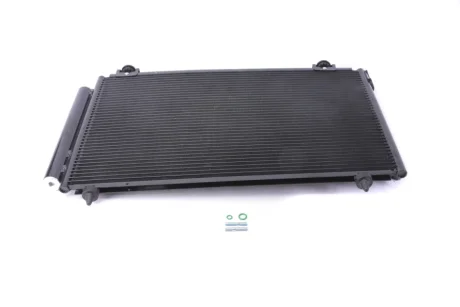 Радіатор кондиціонера (з осушувачем) Toyota Avensis 1.6-2.4 03- NRF 35592