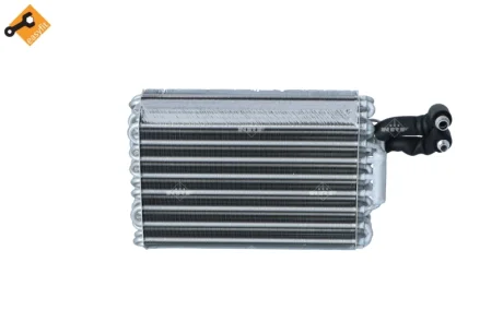 Радіатор кондиціонера MB E-class (W124) 84- NRF 36030