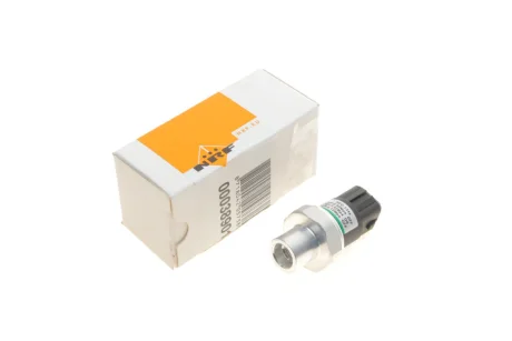 Датчик тиску кондиціонера Audi A4/A6/ VW Passat 96-05 NRF 38901