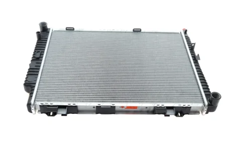Радіатор охолодження MB E-class (W210) 2.0-2.2 CDI 98-03 (OM611/M111) NRF 53784